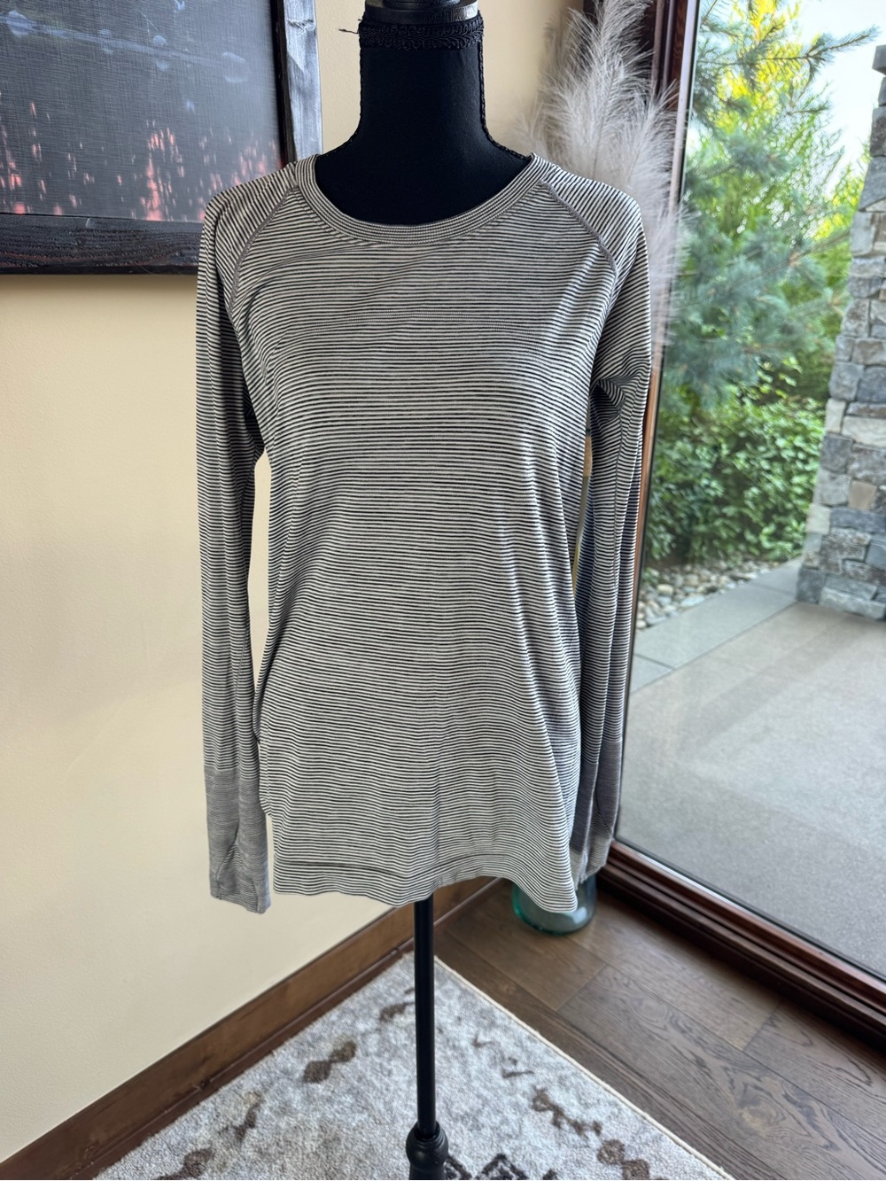 Lululemon Swiftly Tech Long Sleeve Thin Stripe Gray White size 10